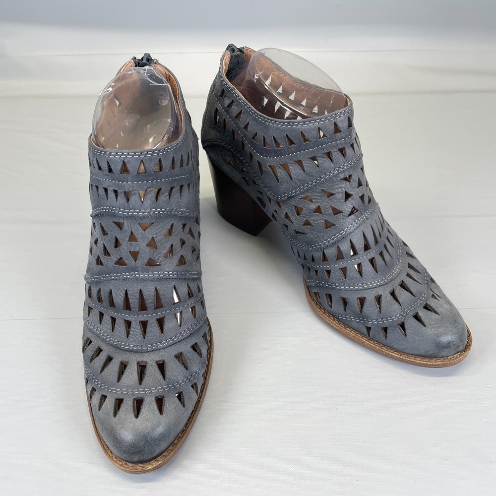 Sofft Westwood Lasercut Ankle Boots Womens Size 8 M Gray Blue Leather Western - Picture 2 of 10